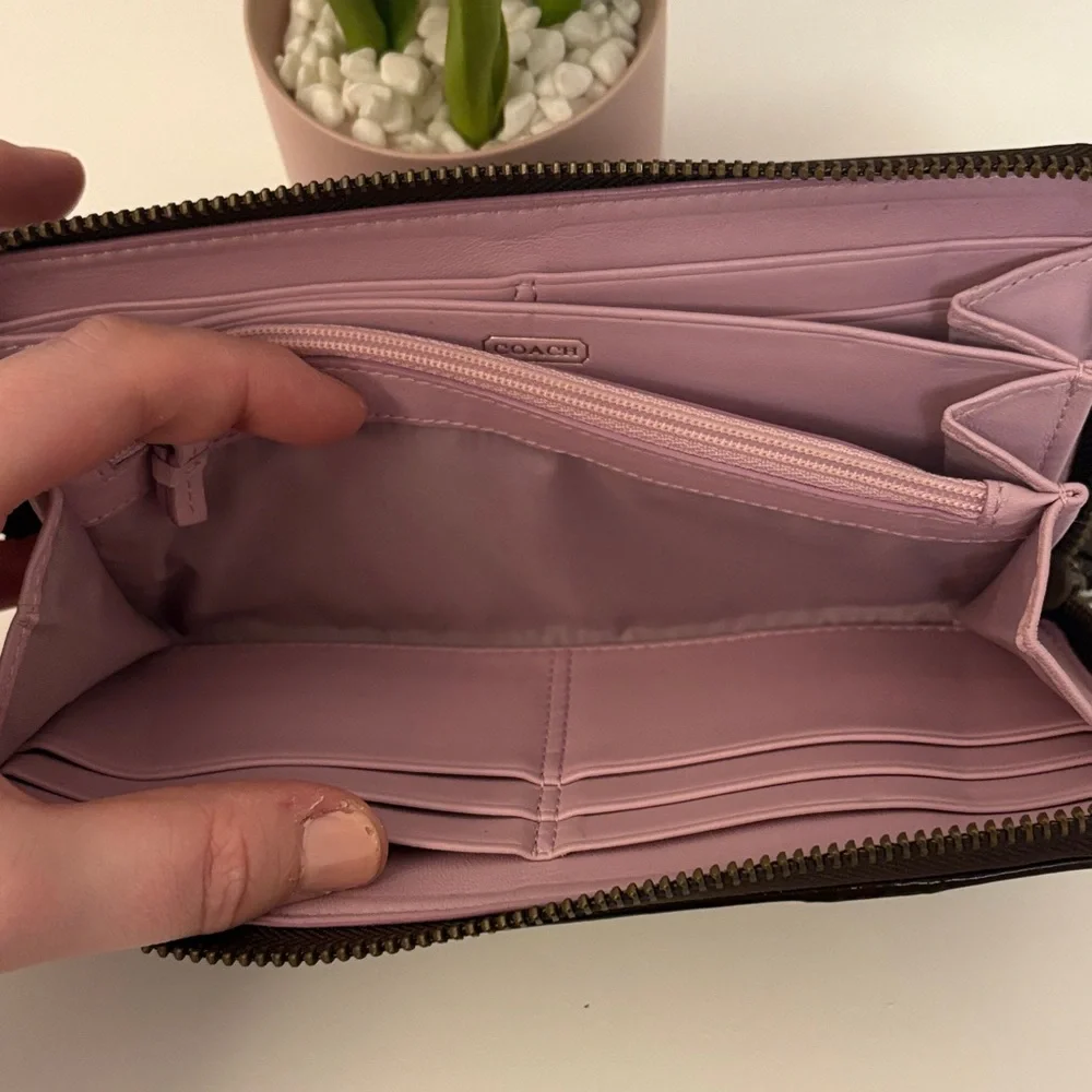 Coach Zoe Legacy Wallet Lavender Interior💜 - Picture 8 of 13